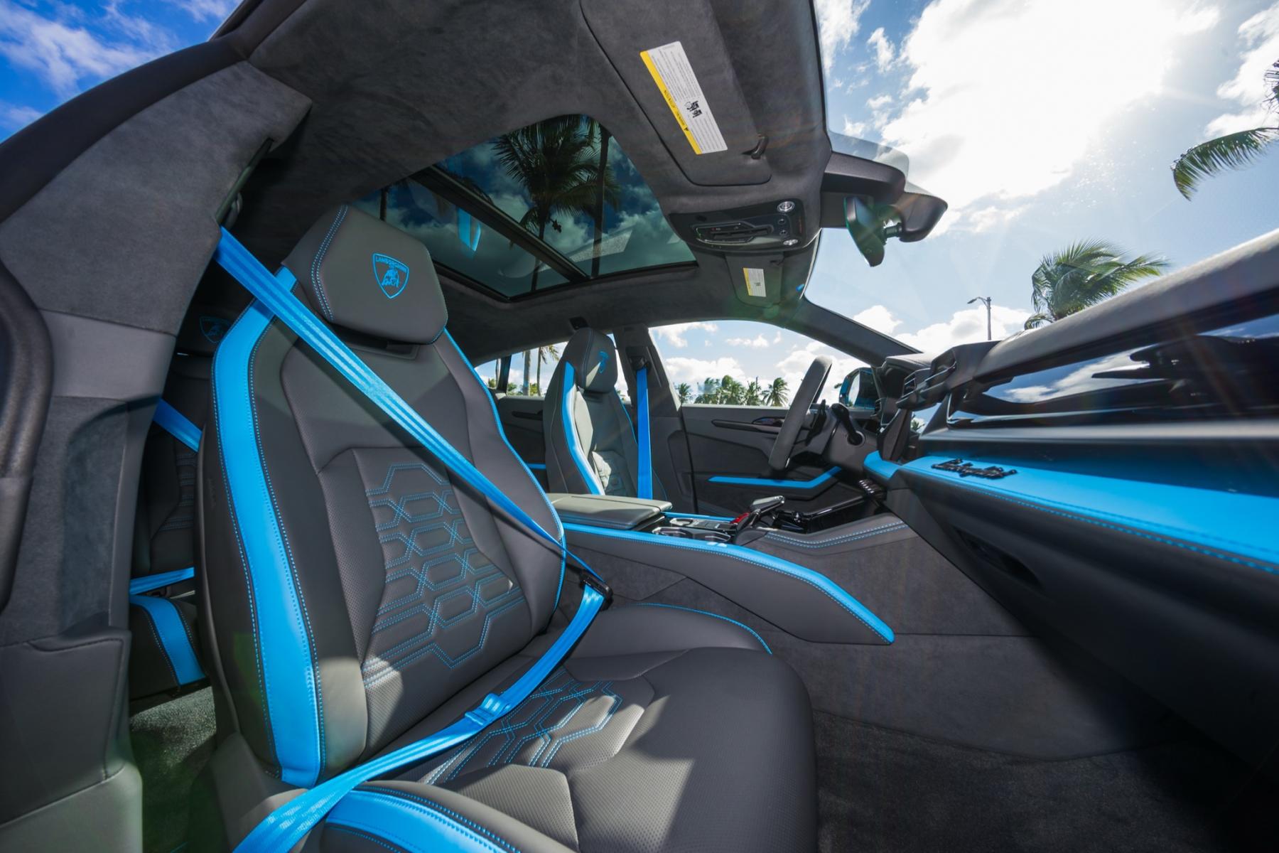 Interior Lamborghini Urus SE arenda v Mayami Интерьер Lamborghini Urus SE в аренду в Майами